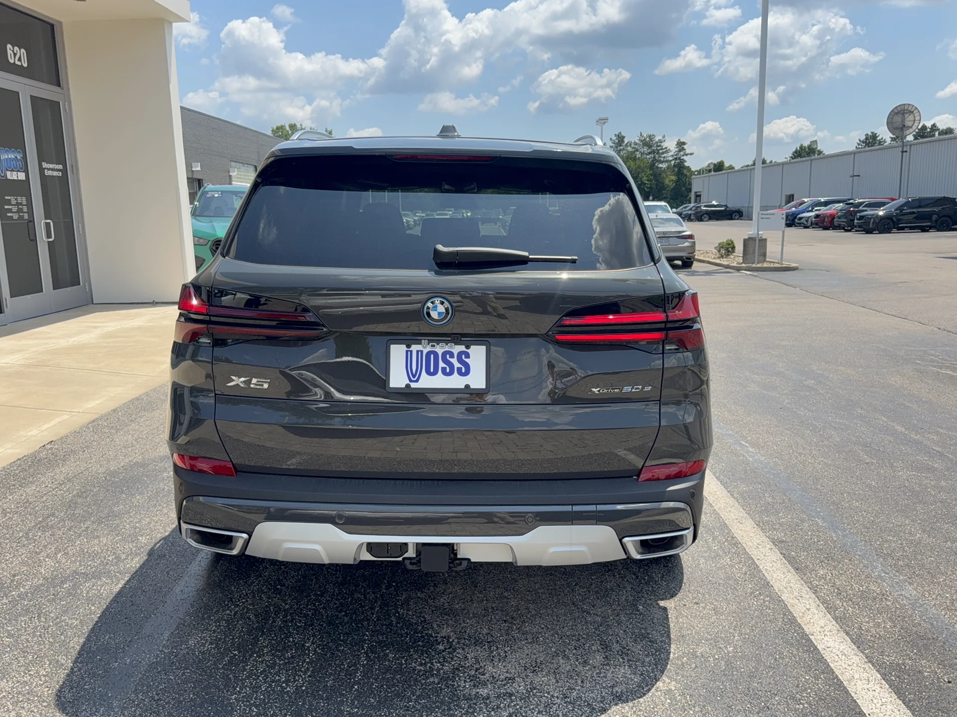 New 2026 Dravit Grey Metallic BMW xDrive50e image 4