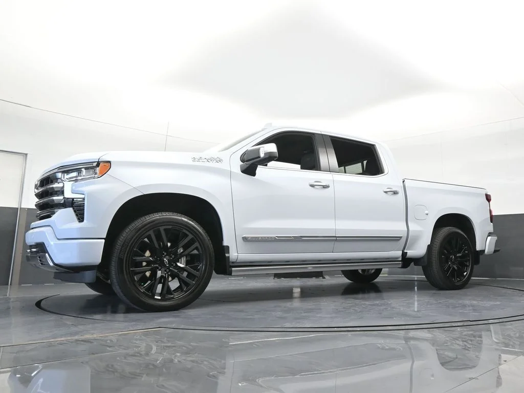 Used 2026 Summit White Chevrolet High Country image 72