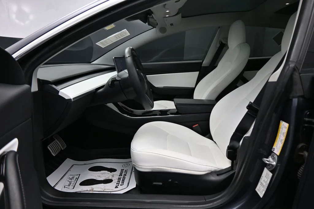 Used 2020  Tesla Performance image 9