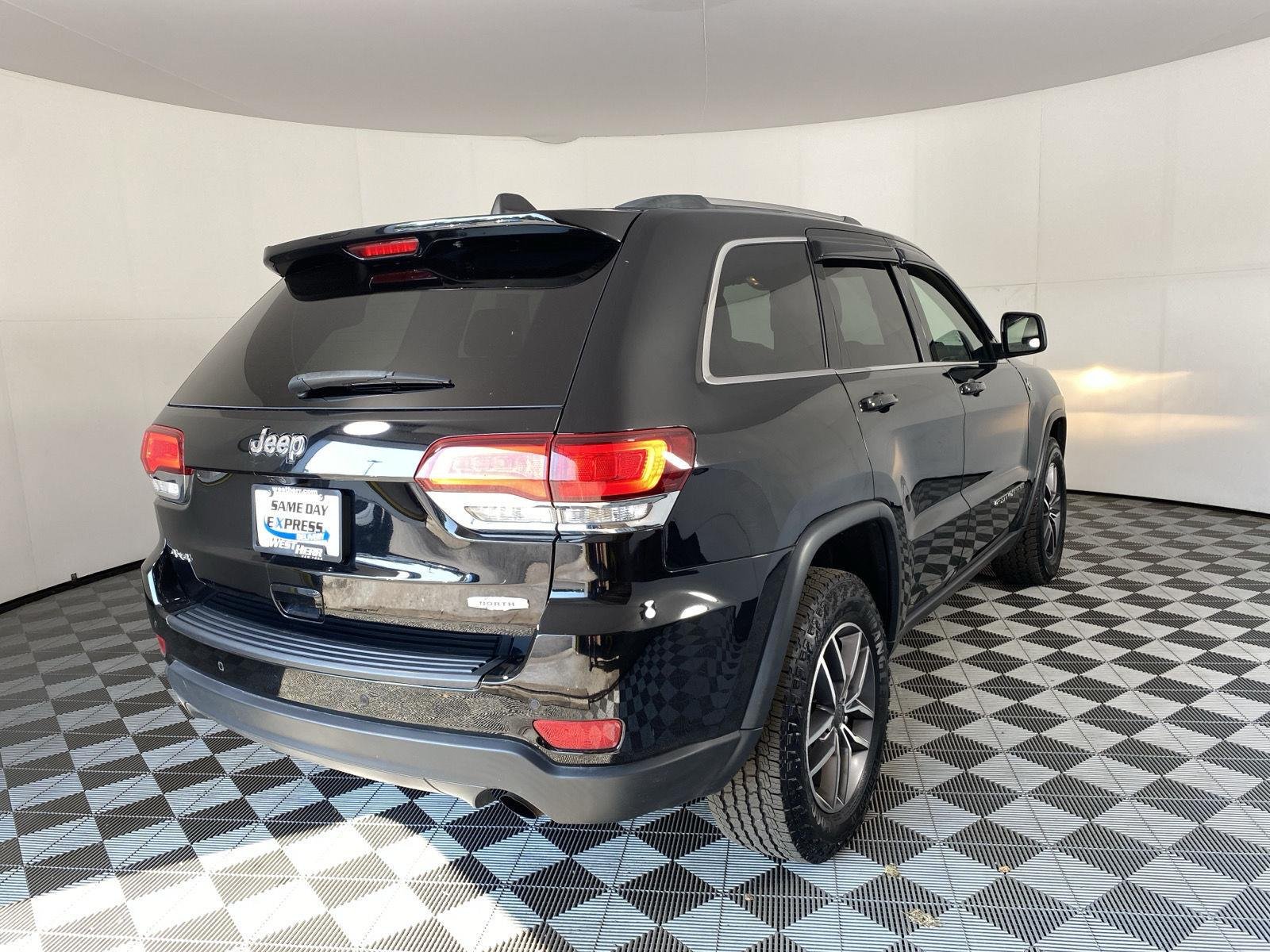 Used 2020 Diamond Black Crystal Pearlcoat Jeep North image 5