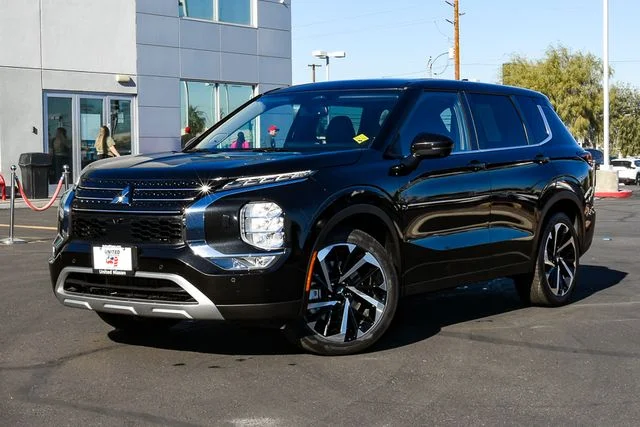 2024 Mitsubishi Outlander SE 2WD's photo