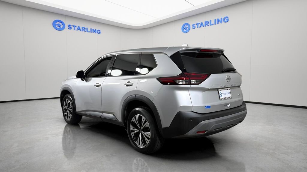 Used 2021 Silver Nissan SV FWD image 5