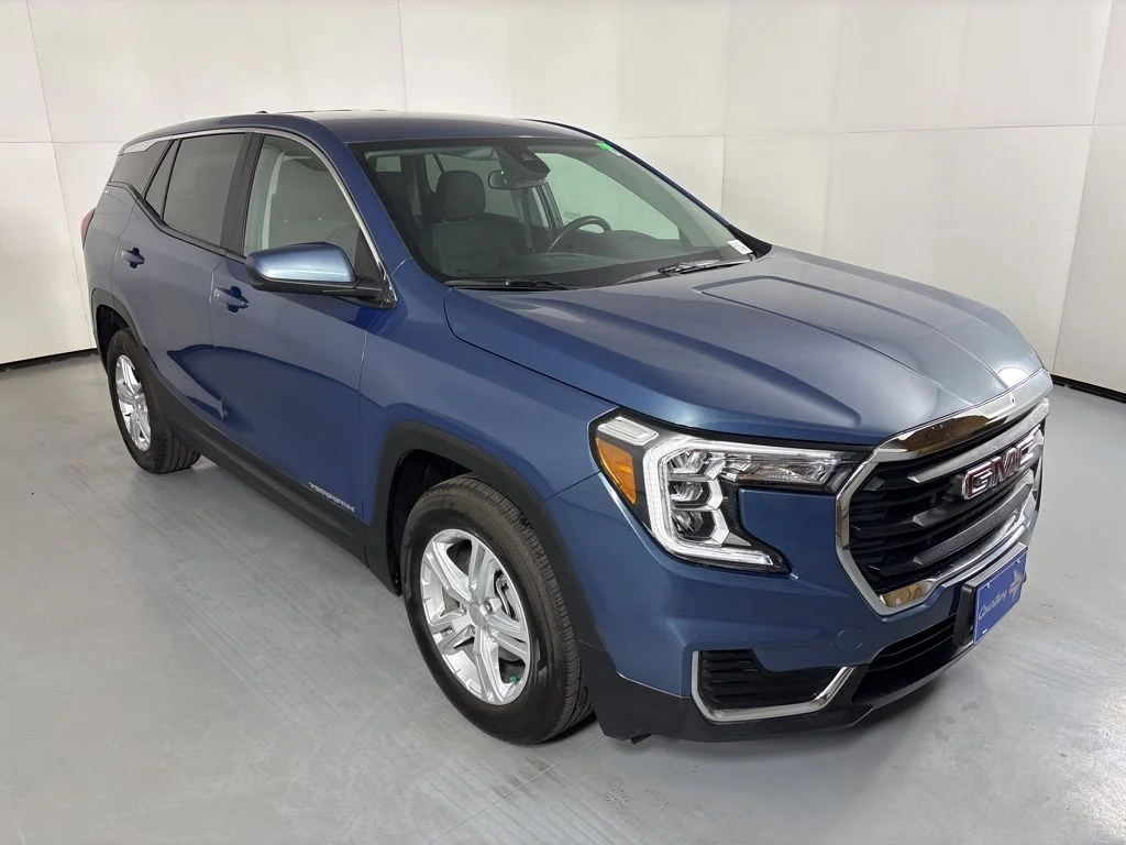 Used 2024 Blue GMC SLE image 2