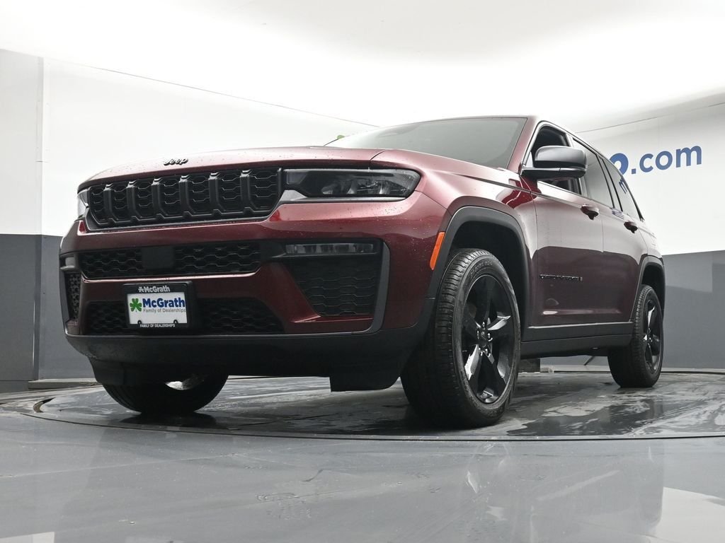 New 2026 Velvet Red Pearl-Coat Exterior Paint Jeep Limited image 7