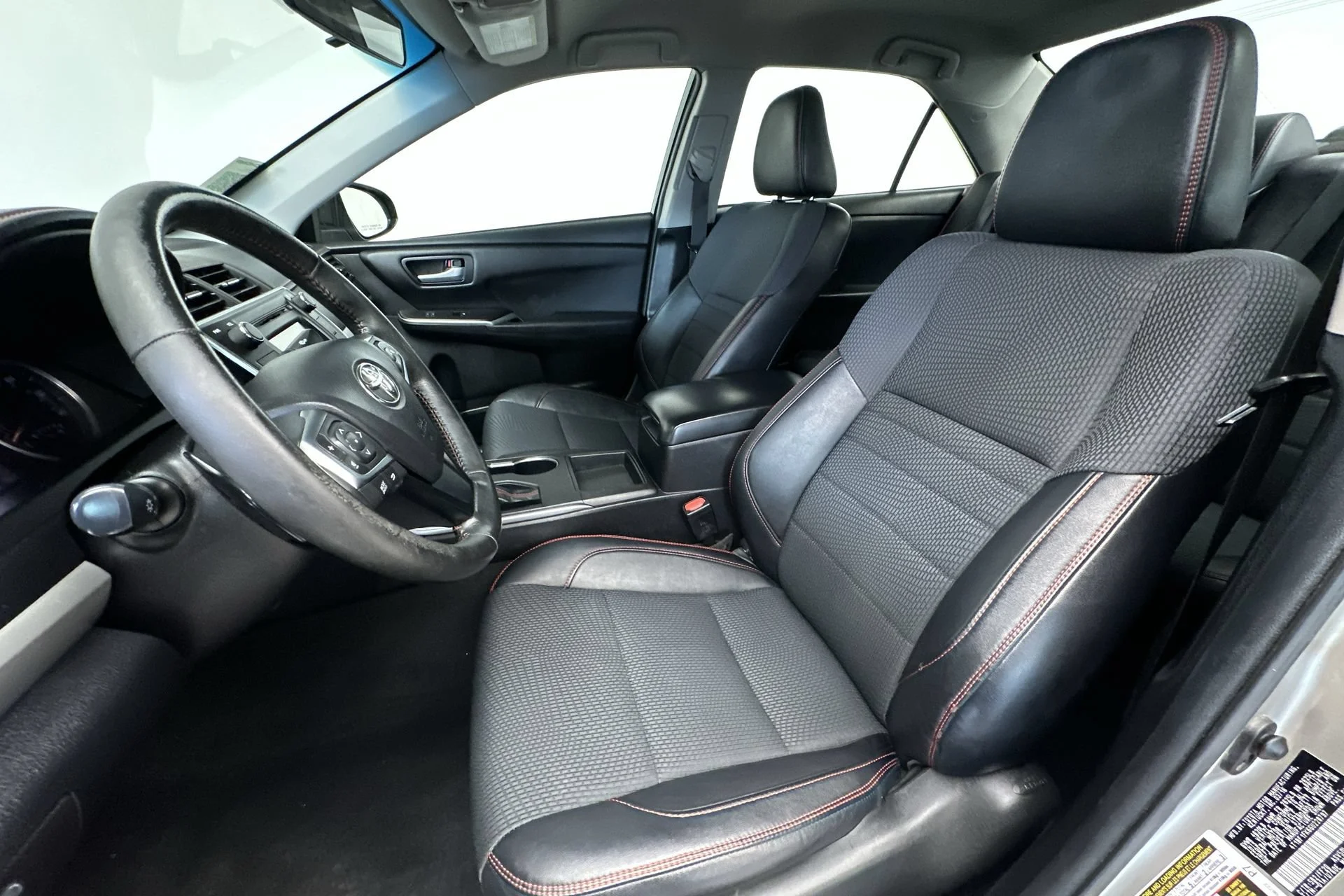 Used 2016 Creme Brulee Mica Toyota SE image 14