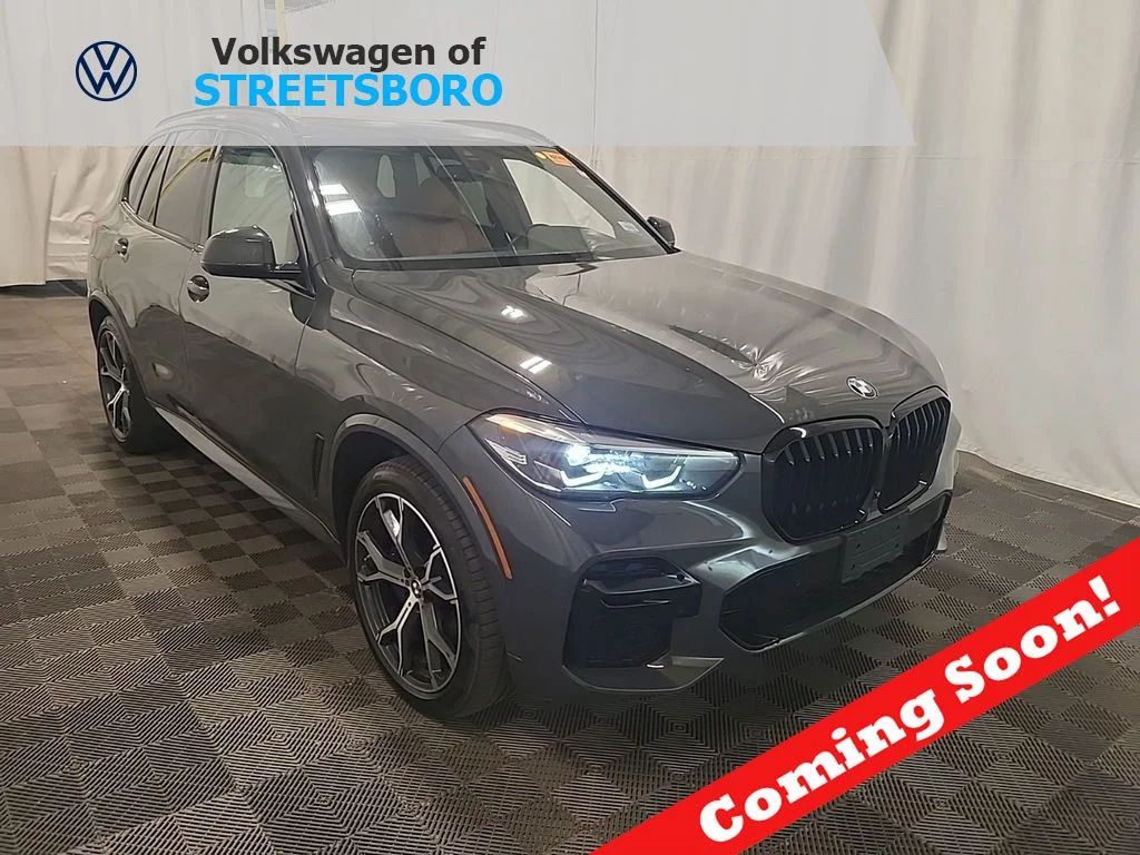 Used 2022  BMW xDrive40i image 1