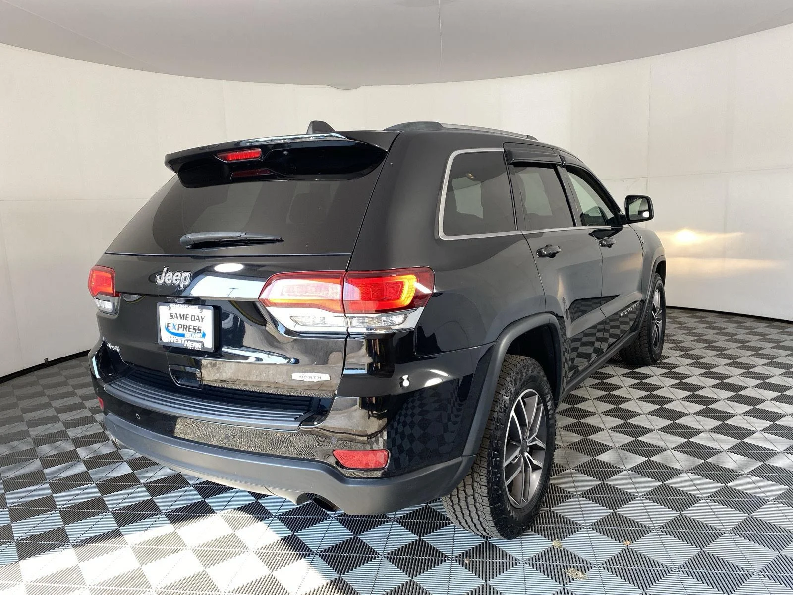 Used 2020 Diamond Black Crystal Pearlcoat Jeep North image 5