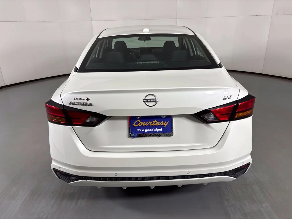 Used 2024 White Nissan 2.5 SV image 7