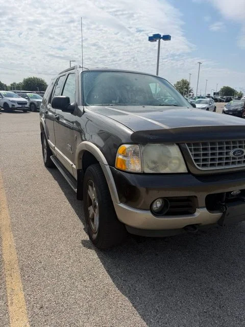 Used 2005 Brown Ford Eddie Bauer image 2