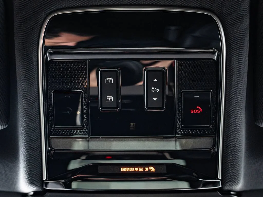 New 2026 Santorini Black Land Rover SE image 38