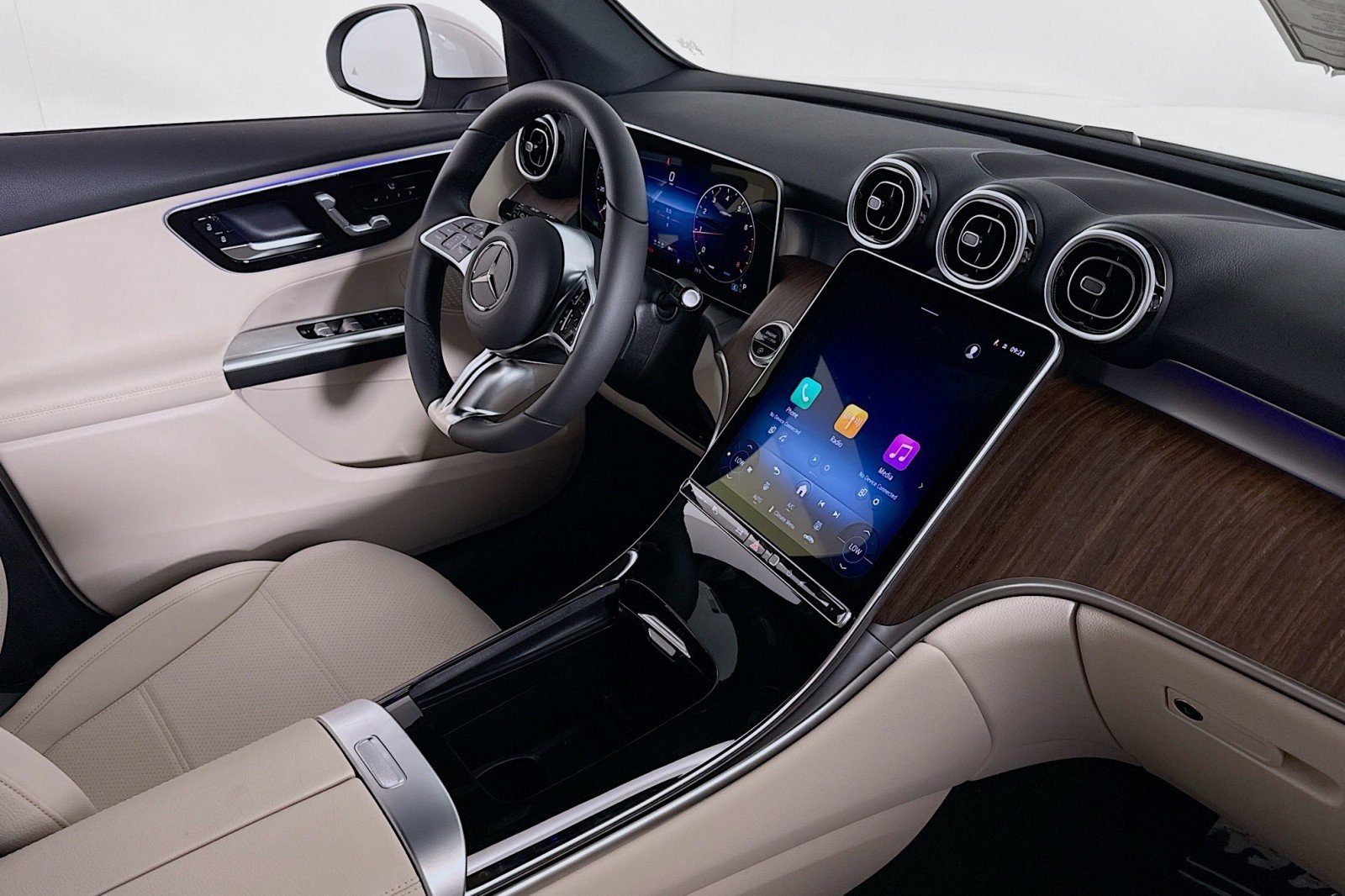 New 2026 Polar White Mercedes-Benz GLC 300 SUV image 15