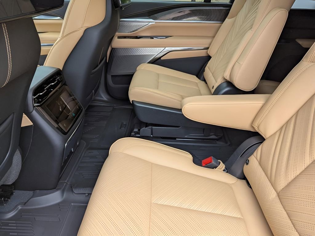 New 2026 Luna Metallic Cadillac Premium Sport image 15