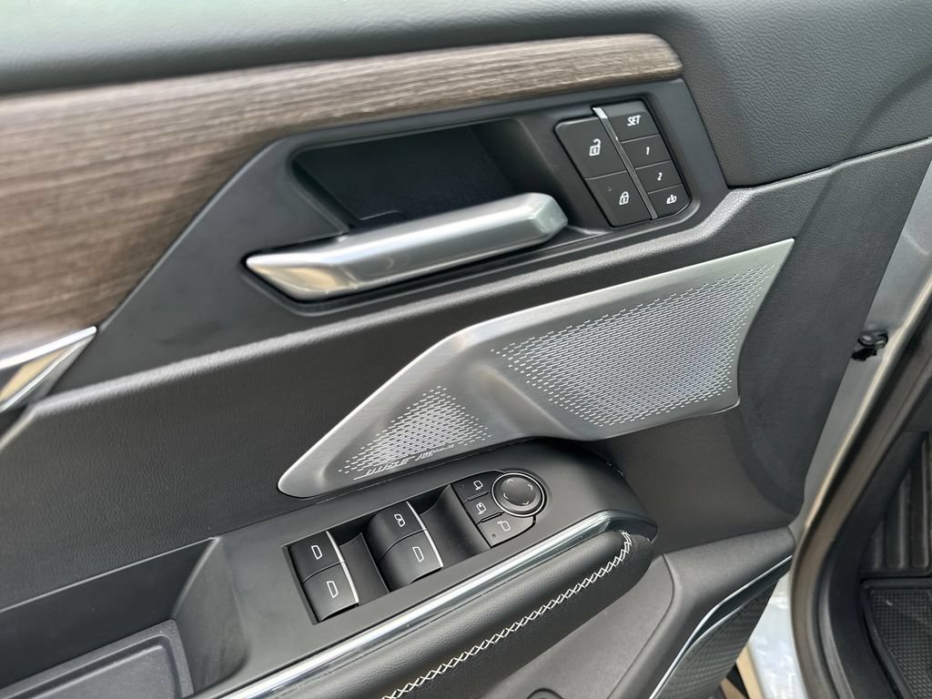 2025 GMC Acadia Denali - Photo 16