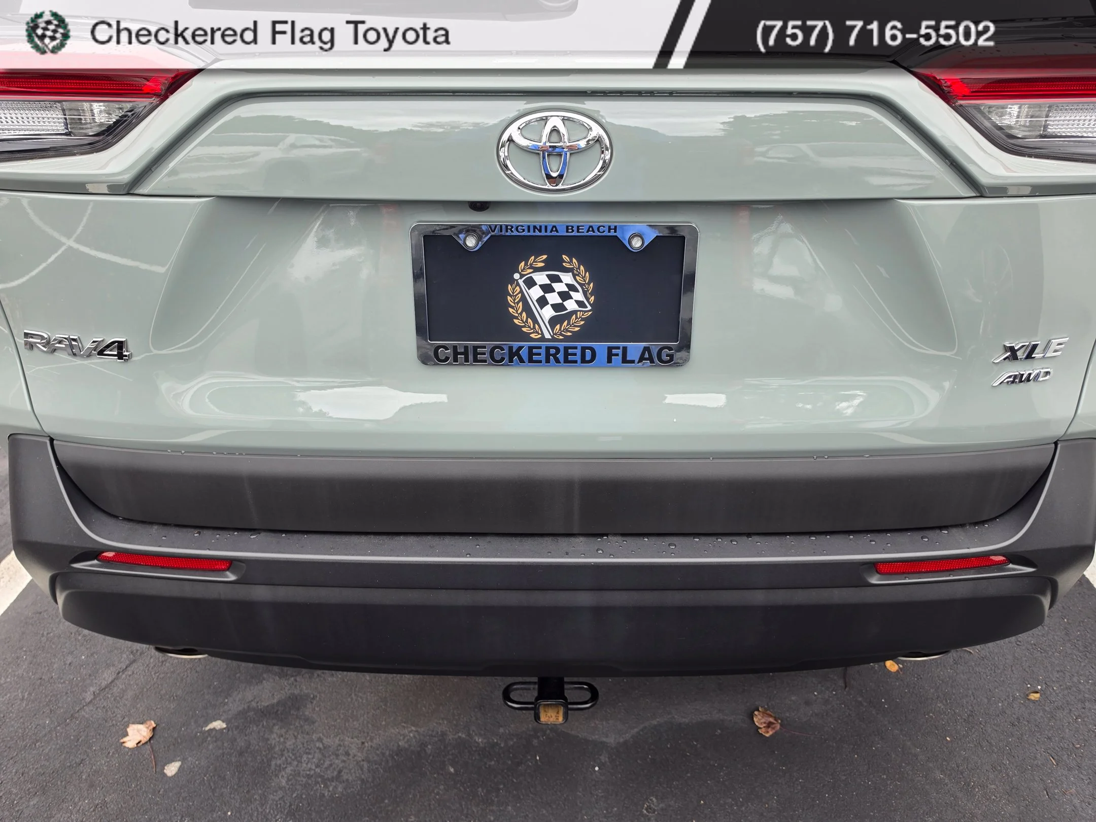 Used 2020 Lunar Rock Toyota XLE Premium image 7