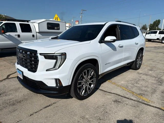 Used 2026 Glacier White Tricoat GMC Denali Ultimate image 1