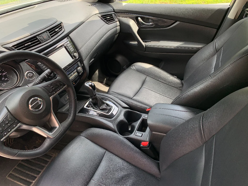 Used 2019 Brilliant Silver Metallic Nissan SV image 10