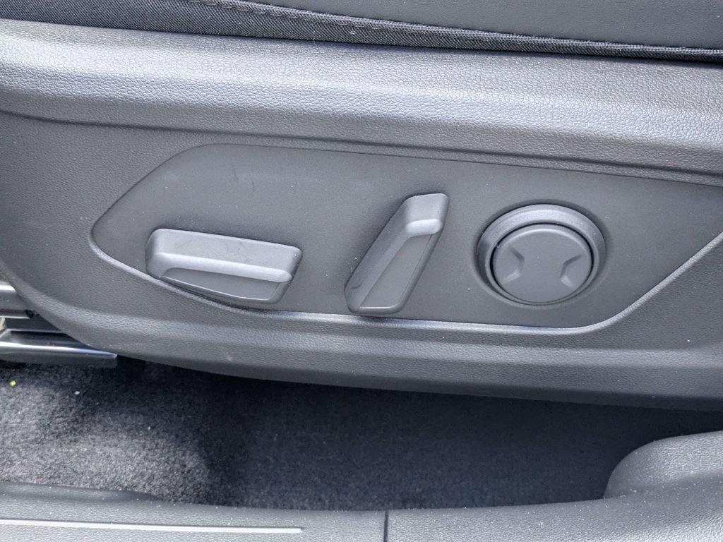 New 2026 Silver Hyundai SEL Convenience image 21