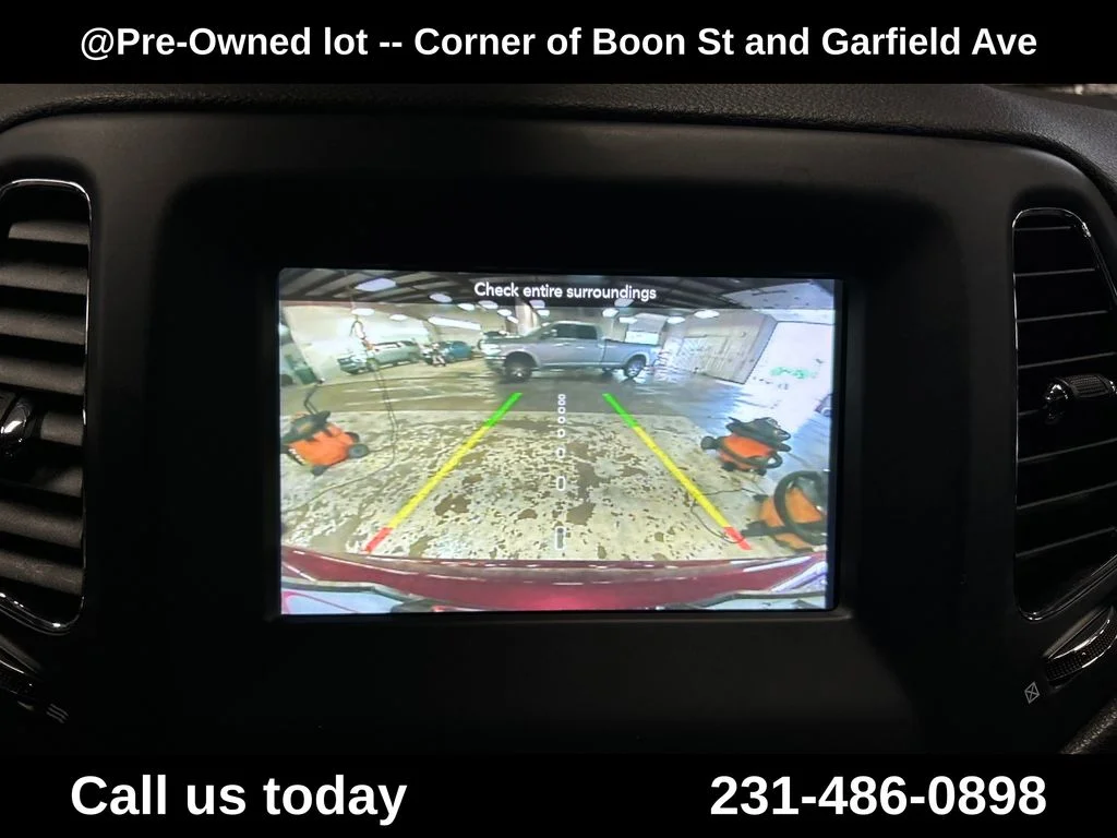Used 2021 Red Jeep Latitude image 25