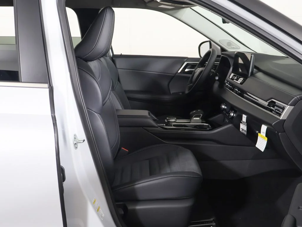 New 2026 White Mitsubishi SE image 28