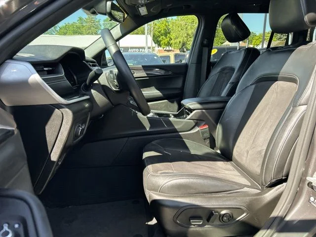 Used 2022 Gray Jeep Altitude image 27