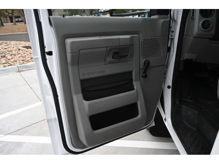 2016 Ford E-Series Cutaway Base - Photo 34