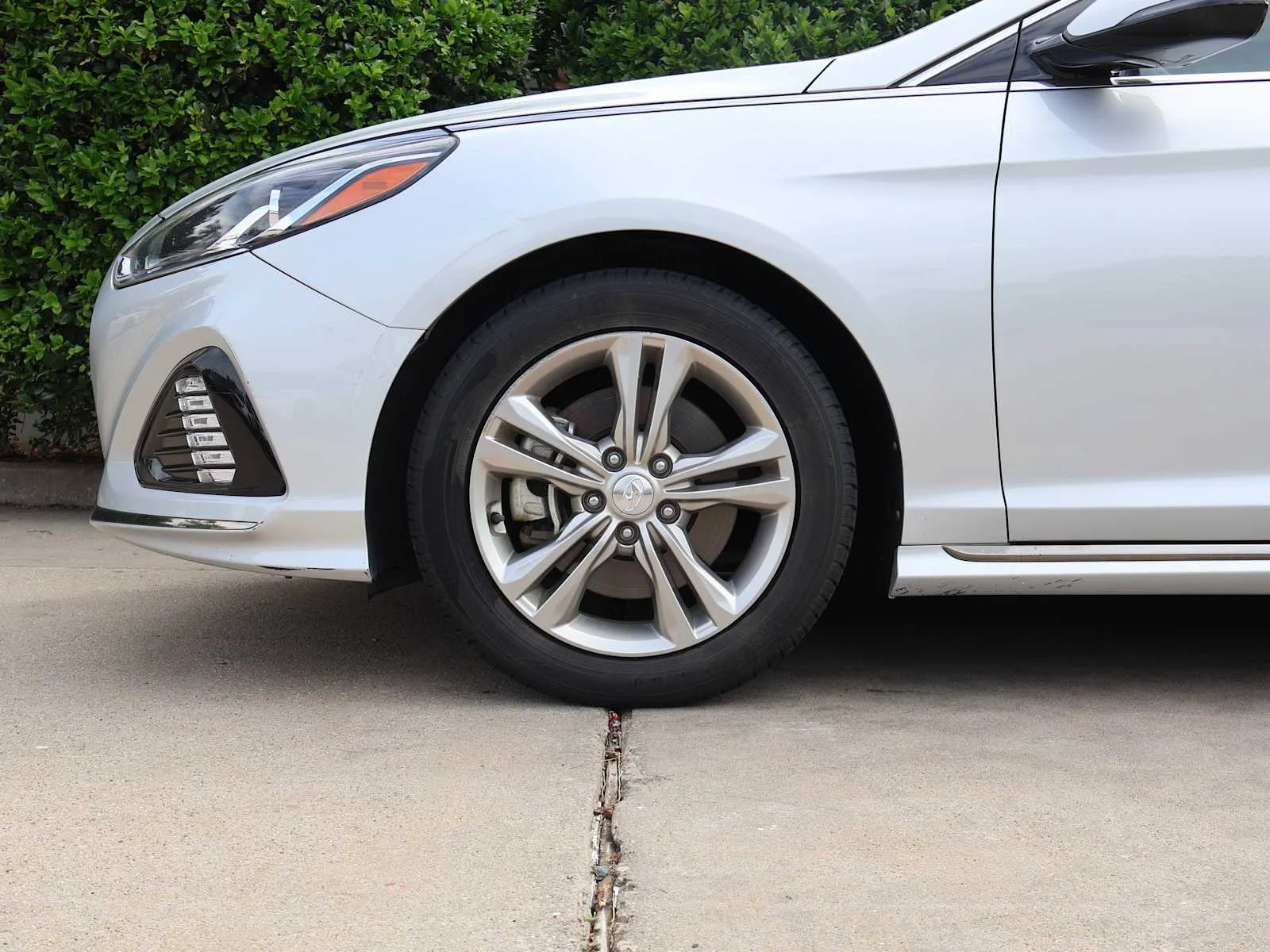 Used 2019 Symphony Silver Hyundai Sport image 4