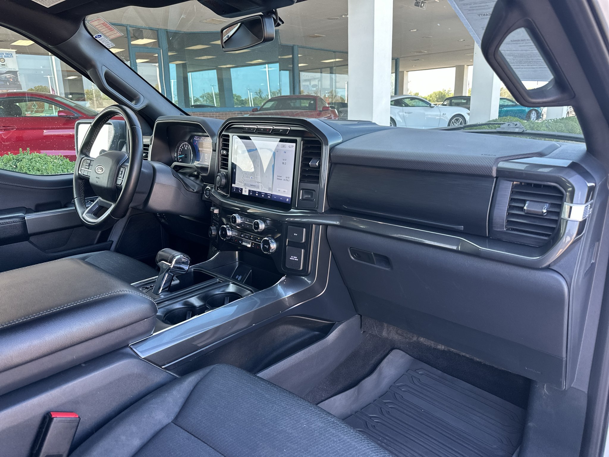 Used 2023 Oxford White Ford XLT image 4