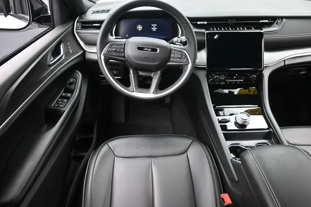 Used 2025 White Jeep Limited image 16