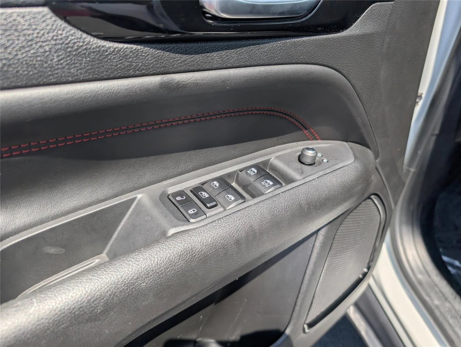 Used 2025 Bright White Clearcoat Jeep Trailhawk image 11