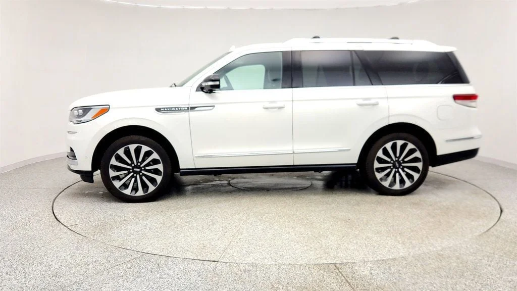Used 2024 Pristine White Metallic Tri-Coat Lincoln Reserve 4x4 w/ Equipment 201A, HD Trailer Tow Pkg & 22