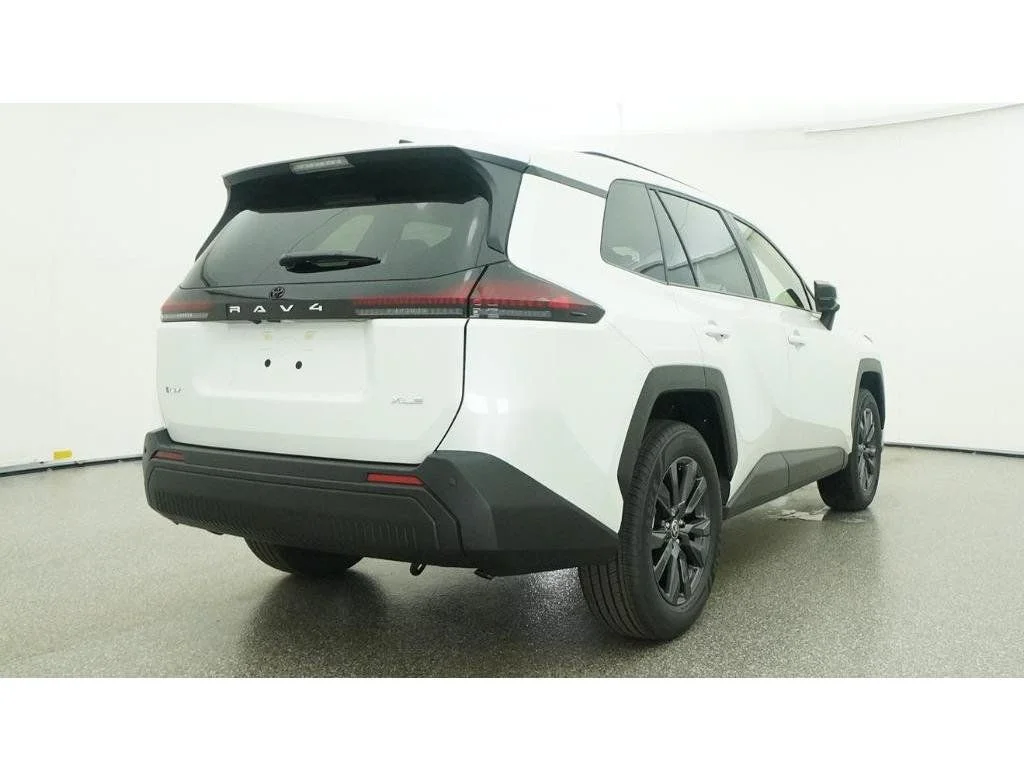 New 2026 Wind Chill Pearl Toyota XLE Premium image 31