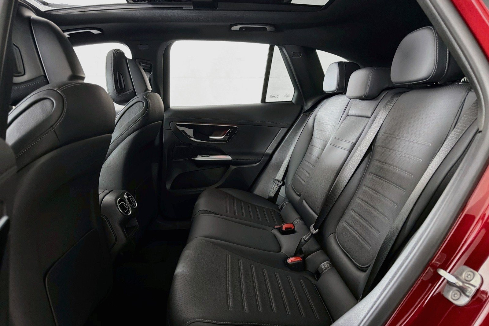 New 2026 MANUFAKTUR Patagonia Red Metallic Mercedes-Benz GLC 300 4MATIC® SUV image 7