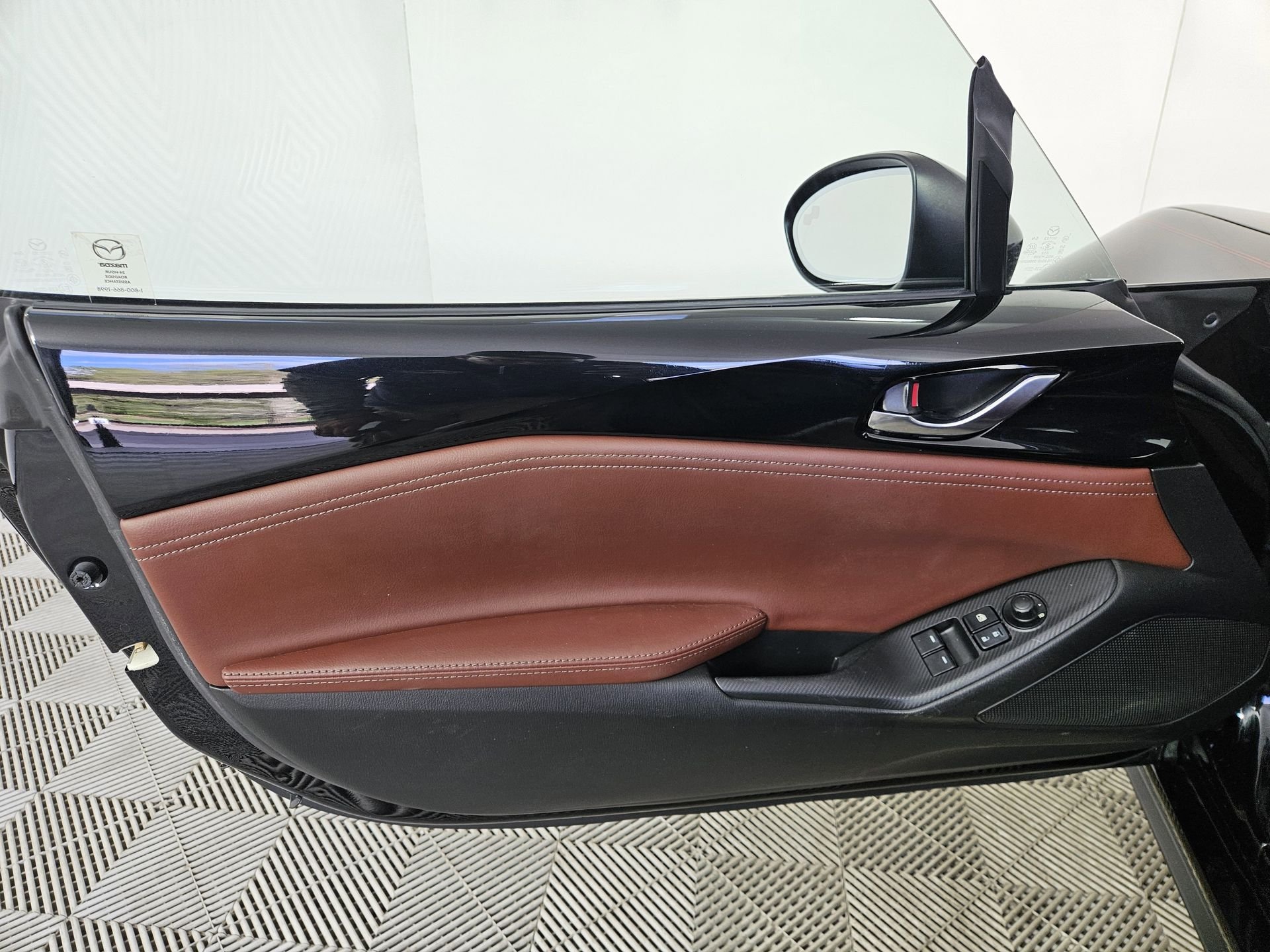 Used 2018 Black Mazda Grand Touring image 19