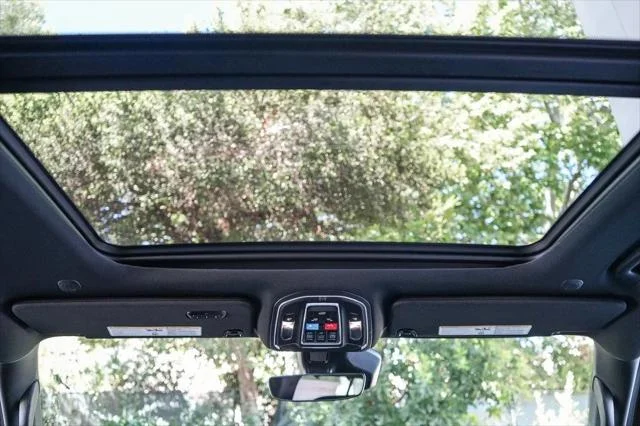 New 2026 High Gloss Black Exterior Paint Jeep Grand Wagoneer image 16