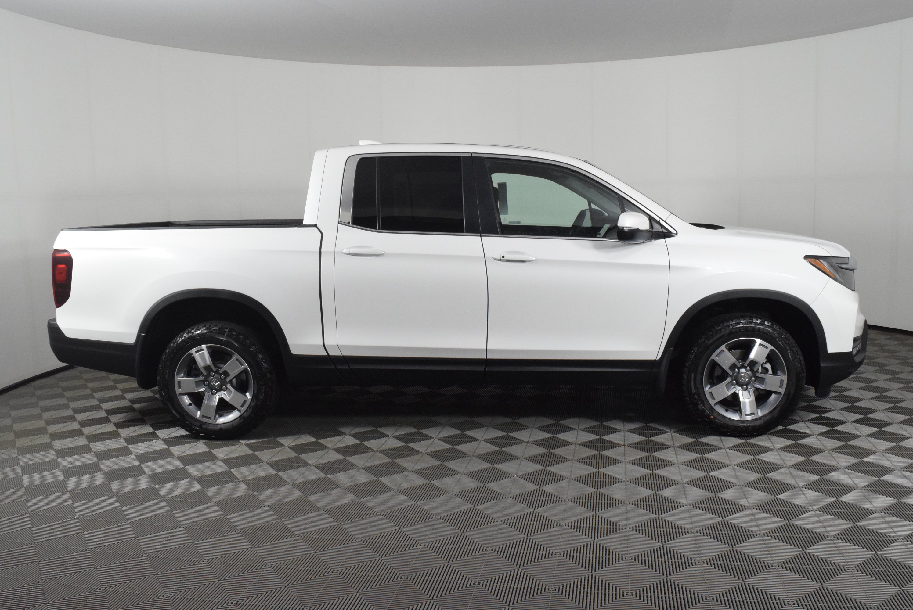 New 2026 Platinum White Pearl Honda RTL image 5