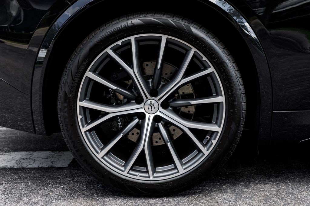 New 2026 Black Maserati Modena V6 image 38