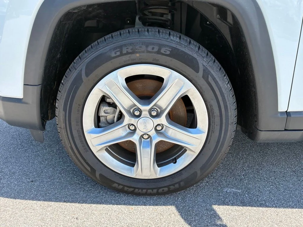 Used 2024 White Jeep Latitude image 36