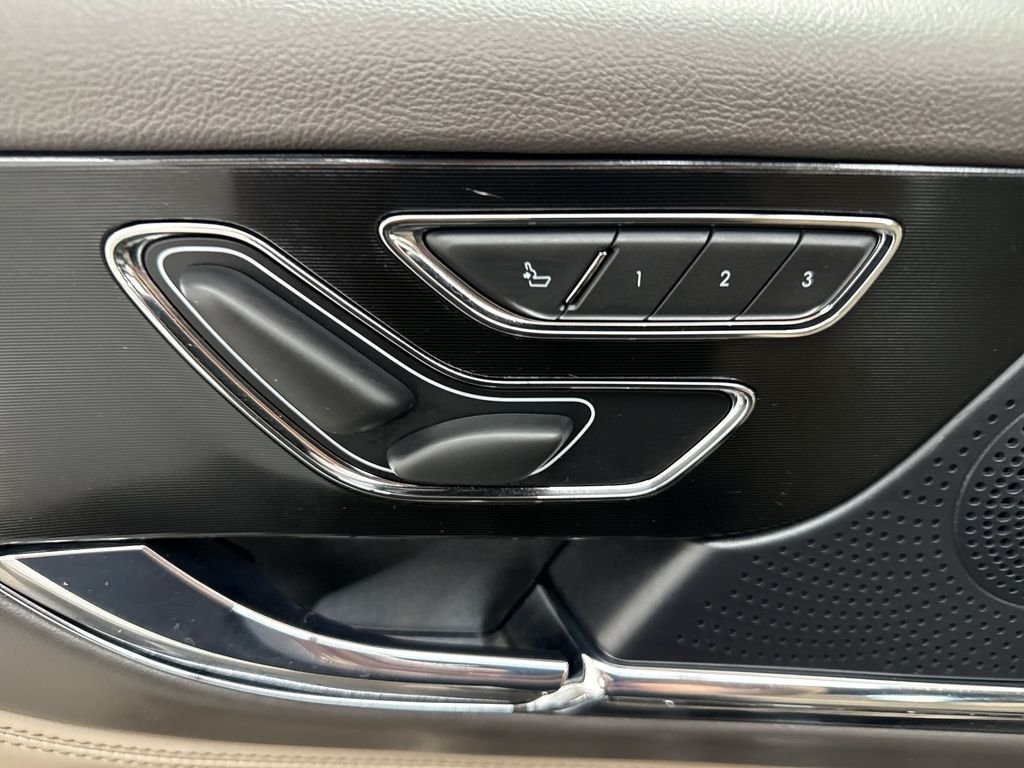 Used 2024 Black Metallic Lincoln Grand Touring image 13