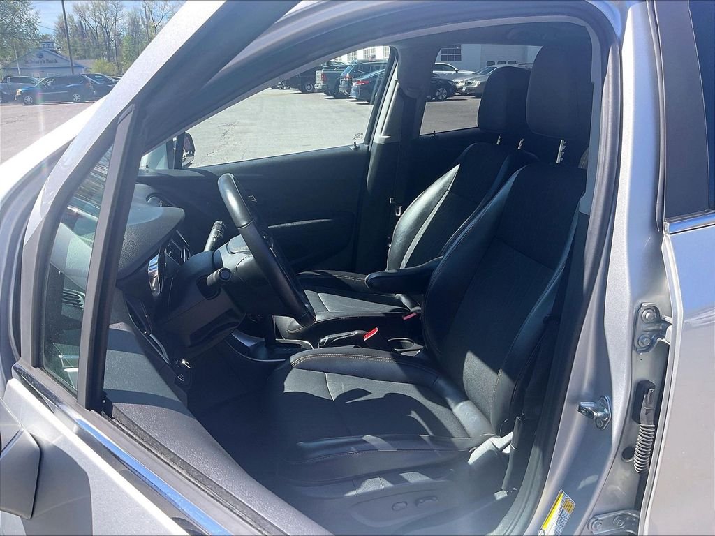 Used 2018 Silver Chevrolet LT image 10