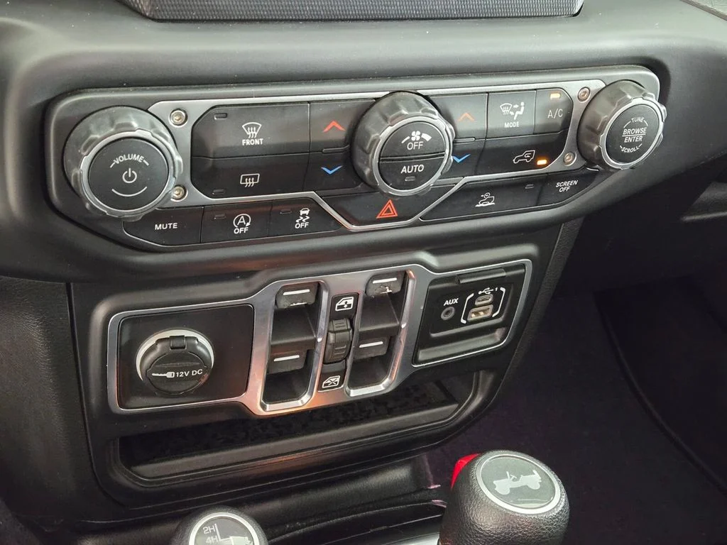 Used 2021 Silver Jeep Unlimited Sahara image 33
