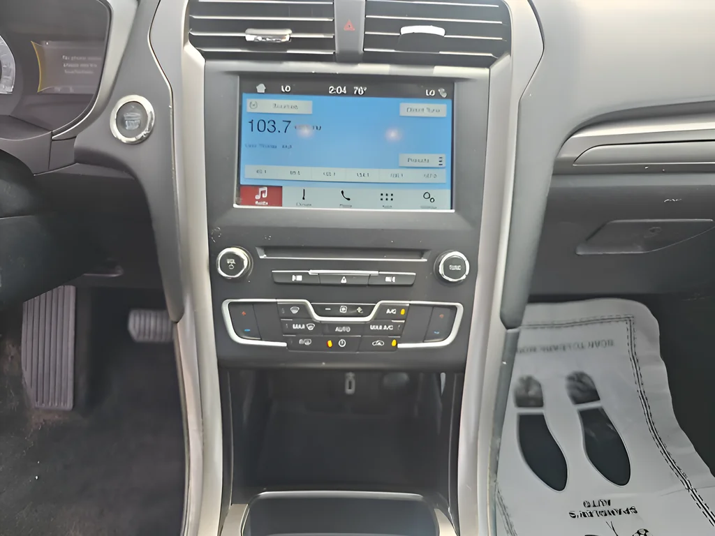 Used 2018 Black Ford SE image 14