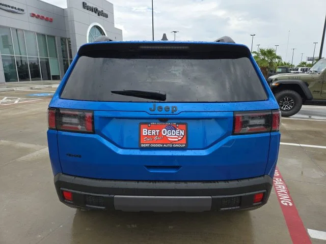 New 2026 Hydro Blue Pearl-Coat Exterior Paint Jeep Limited image 6