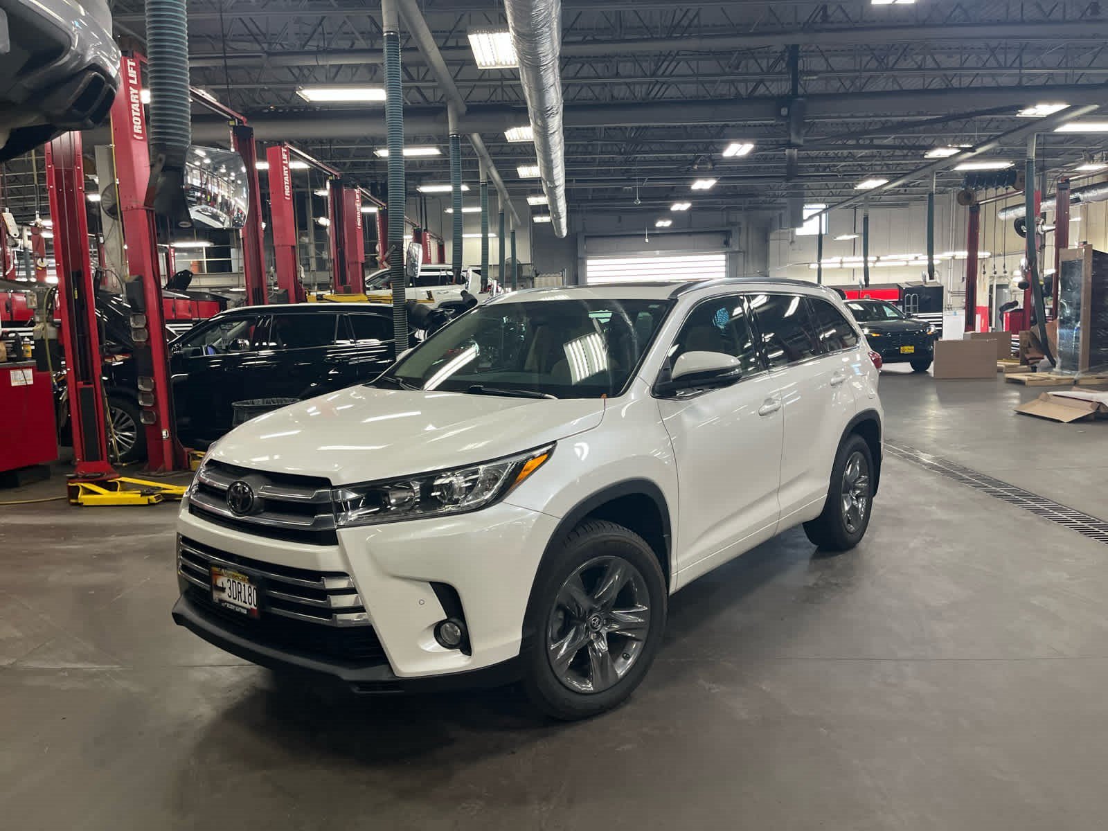 Used 2018 Blizzard Pearl Toyota Limited Platinum image 2