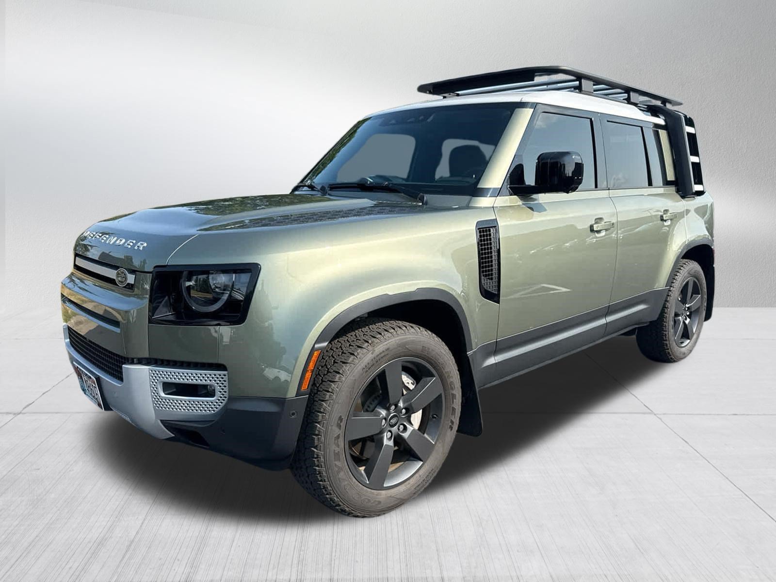Used 2024 Pangea Green Metallic Land Rover S image 1
