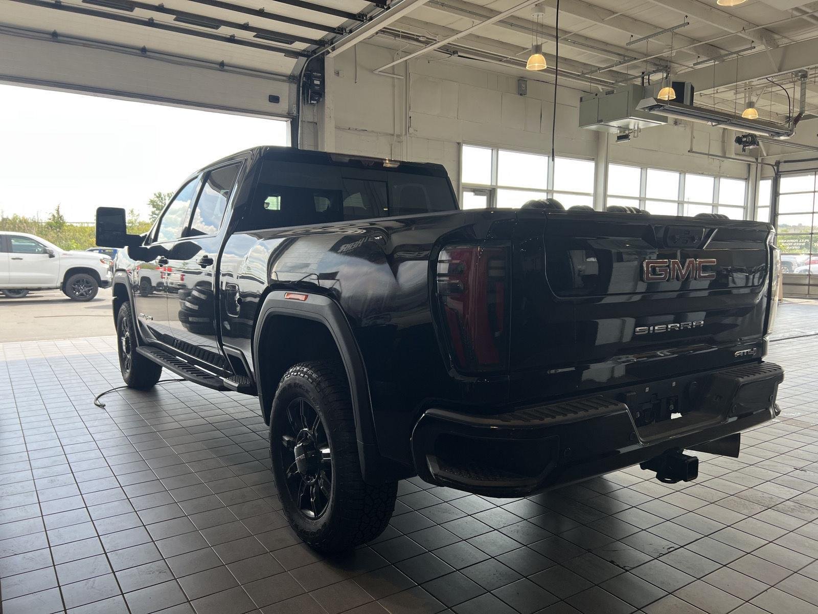 Used 2025 Onyx Black GMC AT4 image 6