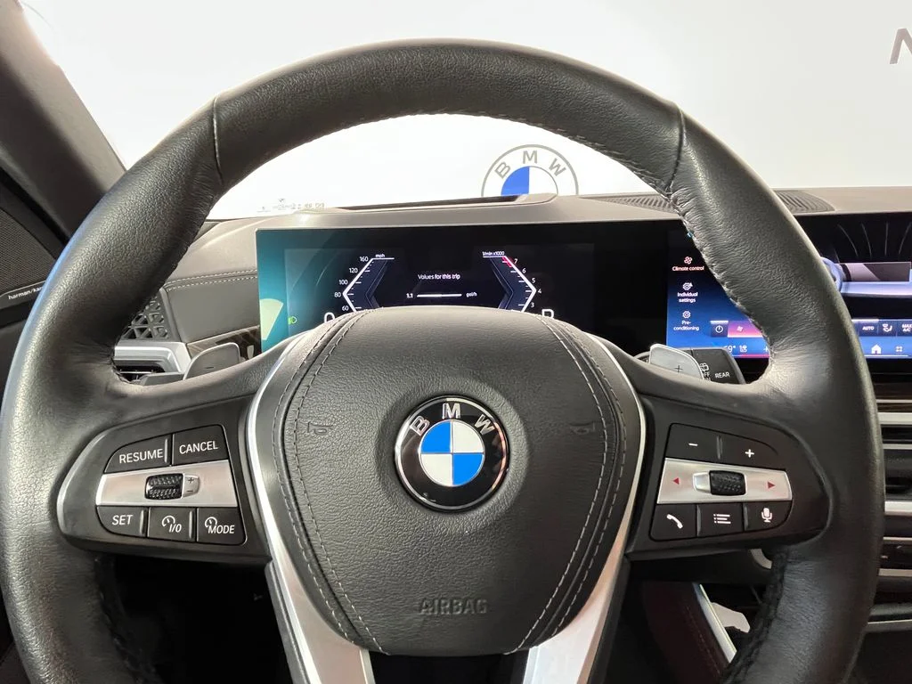 Used 2025 White BMW xDrive40i image 17