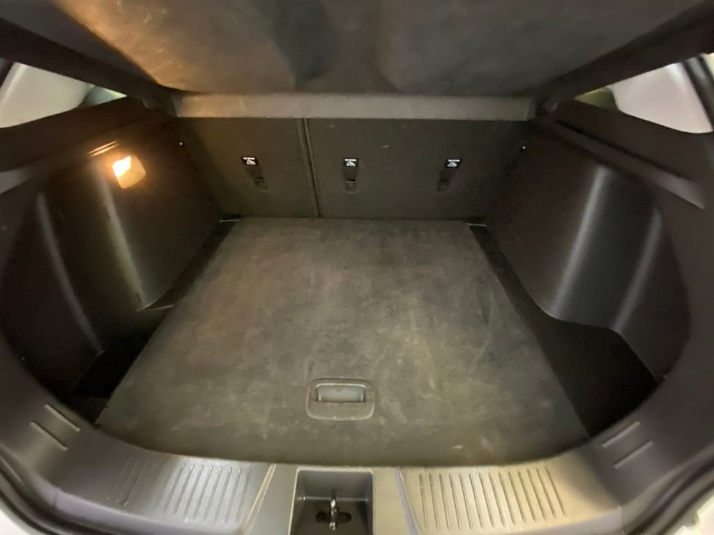 Used 2025 White Chevrolet LT image 29