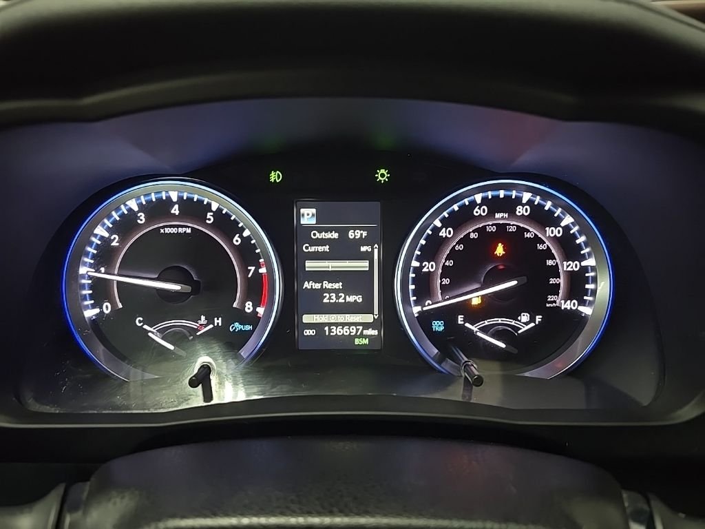 Used 2019 Silver Toyota XLE image 22