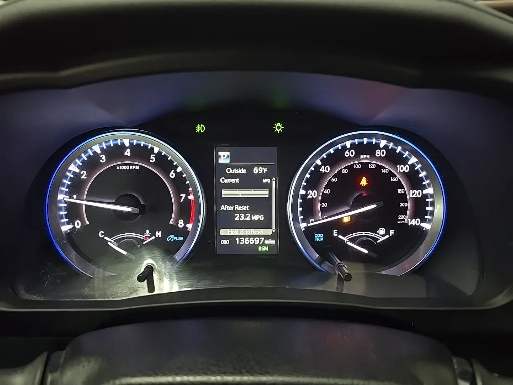 Used 2019 Silver Toyota XLE image 22