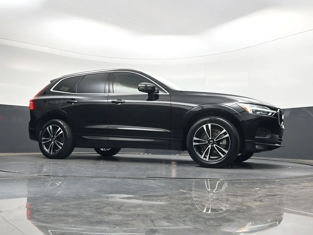 Used 2020 Onyx Black Metallic Volvo T6 Momentum image 39